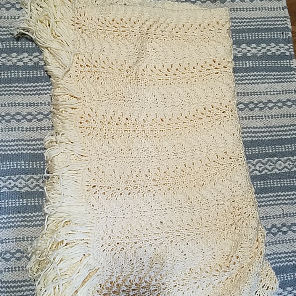 💕Beautiful crocheted shawl 💕